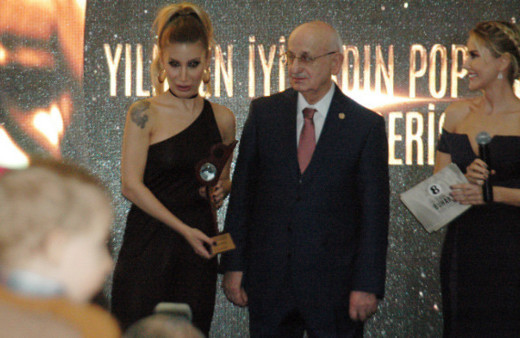 İrem Derici’den Meclis Başkanı Kahraman'a büyük gaf!