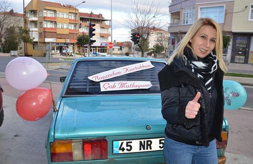 Severek evlendi: Lokum dağıtıp kutlayarak boşandı!