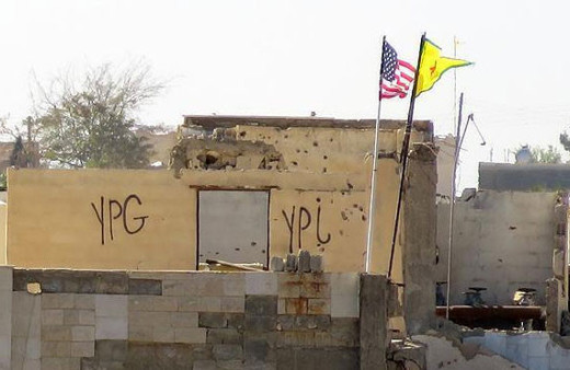 PKK, ABD bayrağının asılı olduğu direği söktü