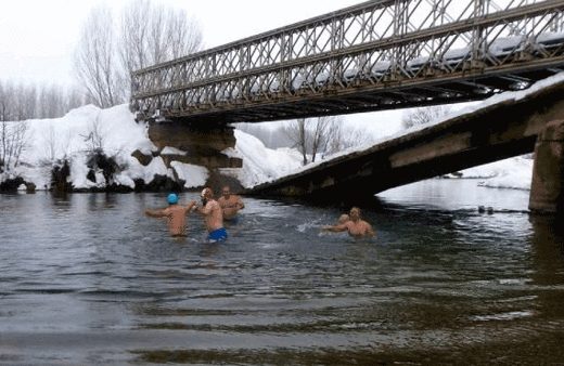 Munzur çayına atladılar - 10 derecede yüzdüler yok artık!