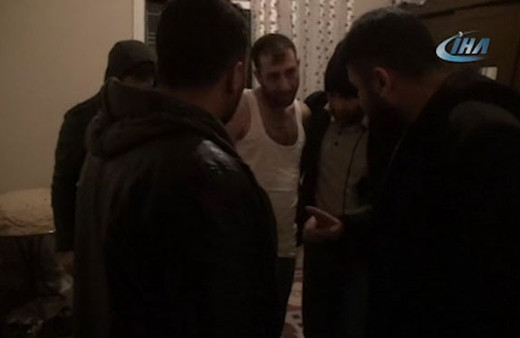 Polisten kaçarken öyle bir yere saklandı ki: Abi üstümü giyineyim