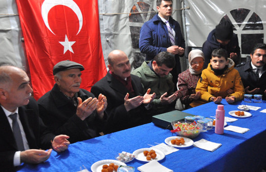  Bakan Soylu, Bitlis şehidi Hilmi Öz'ün baba evini ziyaret etti