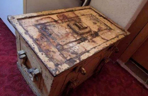 Teyzesinin bıraktığı sandıktan çıkanlar şoke etti