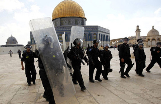 İsrail Yunus Emre Kültür Merkezi Müdürü'nü gözaltına aldı