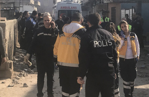 Teröristler iyice kudurdu! Reyhanlı'ya 5 roket atıldı: 1 ölü, 1 yaralı