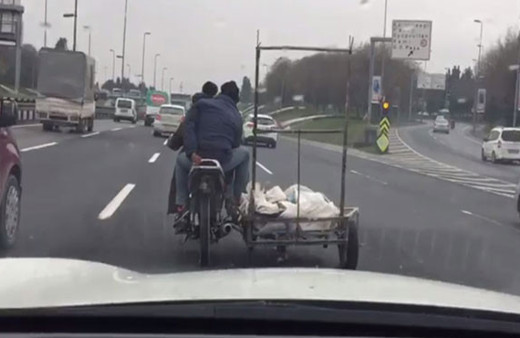 E5 Karayolunda motosiklet sürücüsü tehlike saçtı