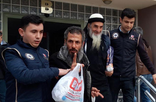 IŞİD'liler böyle bağırdı: Bu sistemi reddediyoruz, çekin yakışıklı çıksın...