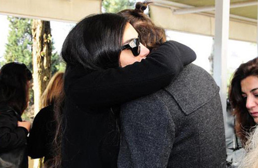 İdil Fırat'ın acı günü eski sevgiliye sarılarak hüngür hüngür ağladı