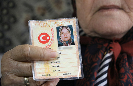 Onun kimliğinin eşi benzeri yok!