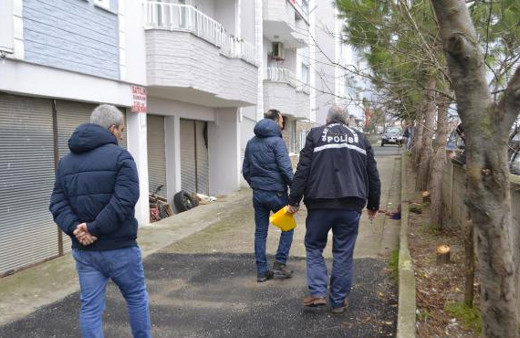 Eşini önce bıçakladı, sonra tüfekle vurdu