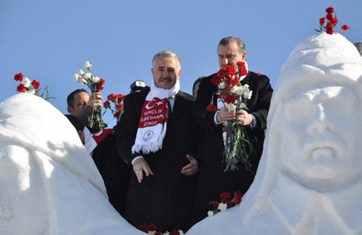  Sarıkamış'ta kardan heykellerin açılışı yapıldı