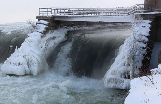 Niagara Şelaleleri'nden buz akıyor