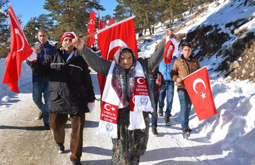 Türkiye şehitlerine yürüdü! Sarıkamış yine dondu...