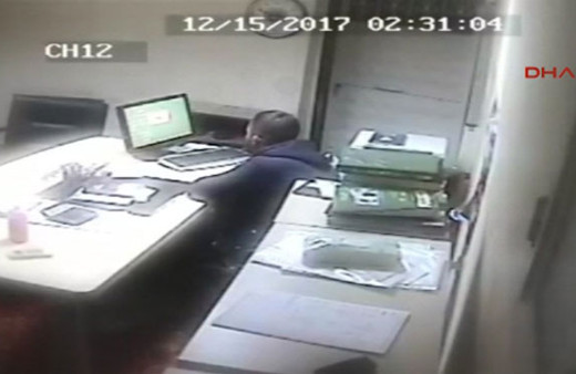 Caminin bilgisayarını fotoğraf paylaştıktan sonra çaldı