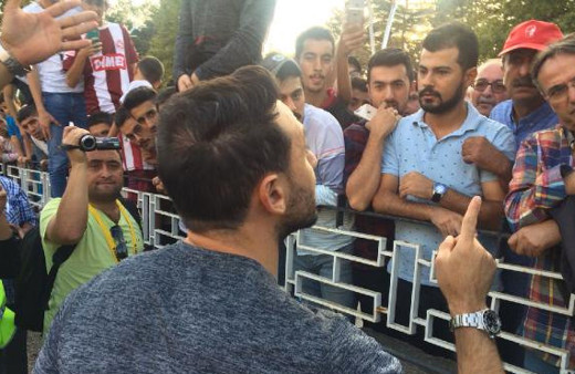 Ortalık karıştı Ahmet Dursun çıldırdı: Benim kalecime kim saldırdı