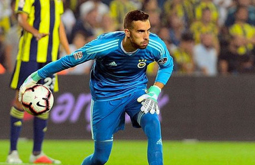 Fenerbahçe'nin kalecisi Harun bu görüntüsüyle çıldırttı!