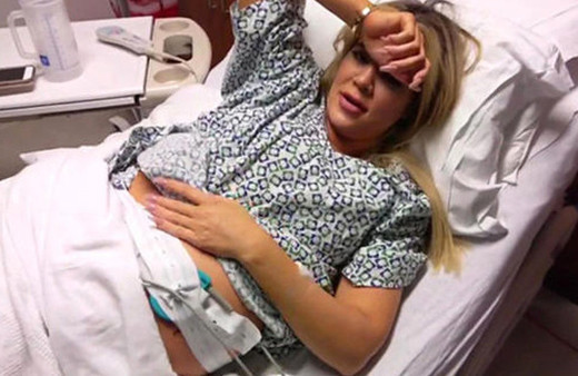 Kameralar karşısında doğum yaptı!