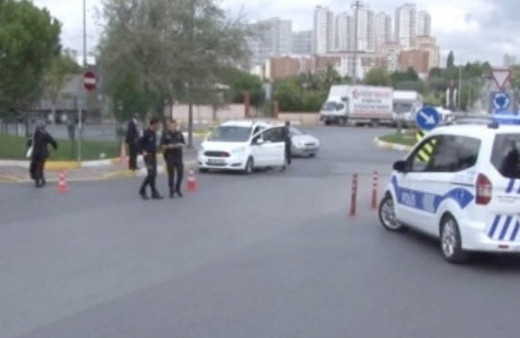 Çocuklarının gözü önünde eşini vurdu