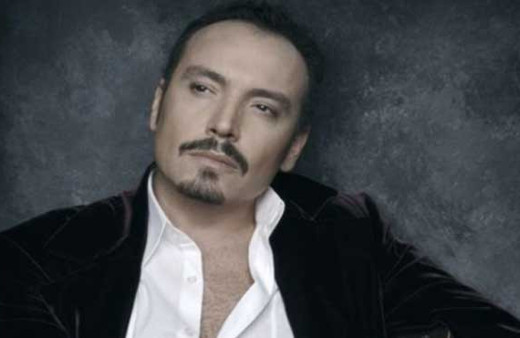 Ünlü şarkıcı Cenk Eren'e şok! Arabasının camını patlatıp...