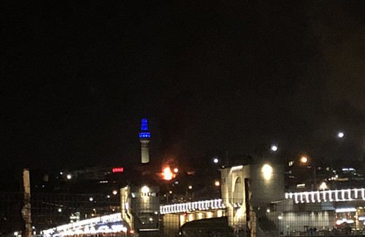 Eminönü'nde bir iş hanında yangın