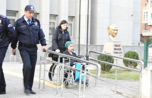 Lisedeki erkek arkadaşından hamile kalan kız kan dondurdu