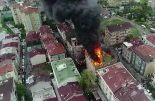 Halkalı'da korkutan yangın! Alevler binayı sardı