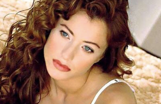 Hilal Cebeci Çav Bella klibini izleyen... Hilal Cebeci kimdir yaşı kaç?