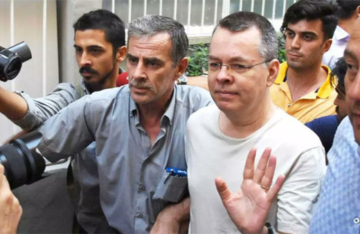 Rahip Brunson için hangi gazete nasıl manşet attı?