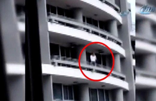 Korkunç ölüm! Selfie çekeyim derken yere çakıldı