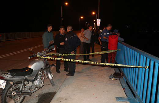 Genç kadın taksiden iner inmez köprüden atladı!