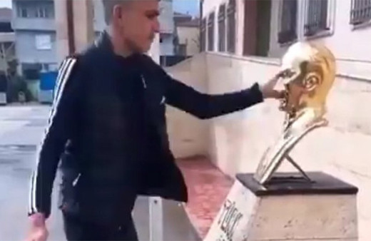 Atatürk'e hakaret Türkiye'yi ayağa kaldırdı