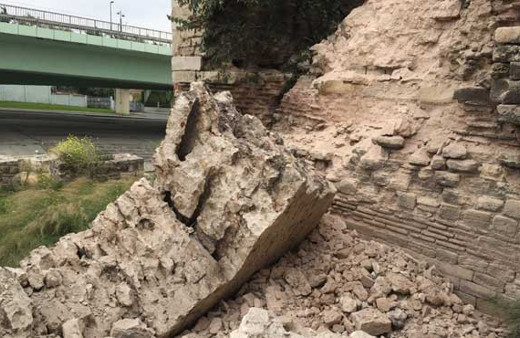İstanbul'un mirası tarihi surlarda çökme!
