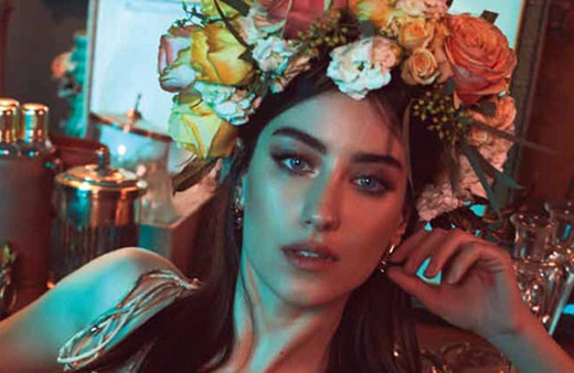 Hazal Kaya, Kıvanç Tatlıtuğ'u geçti