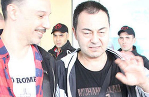 Serdar Ortaç'a ne oldu? Yürümekte zorluk çekti