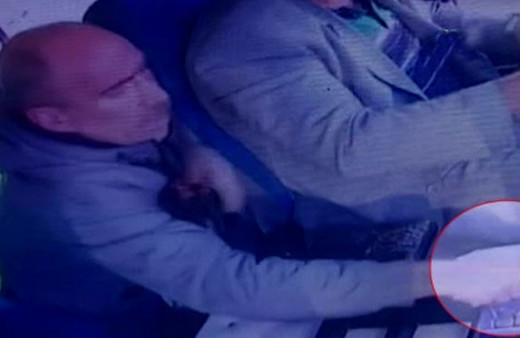 Tartıştığı minibüs şoförünün telefonunu çaldı! Kameraya böyle yakalandı