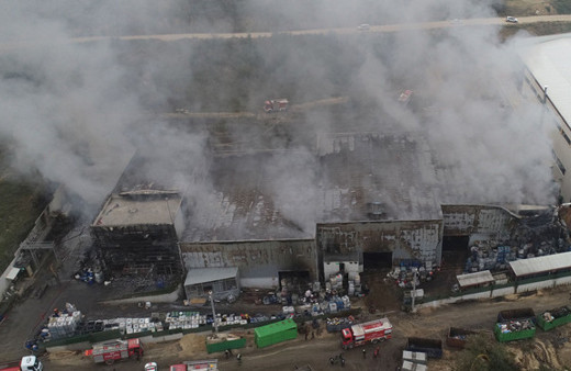 Fabrikada yangın 10 saat sürdü