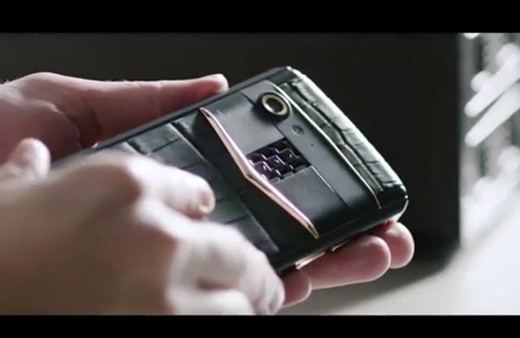 Cem Uzan Twitter'dan paylaştı! Vertu'nun yeni telefonu Aster P 2018 geliyor