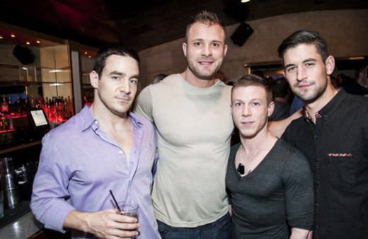 Uçakta cinsel ilişkiye giren iki erkeğin görüntüleri ülkeyi ayağa kaldırdı!