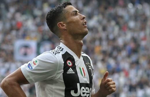 Golcü futbolcudan olay yaratan Ronaldo açıklaması!