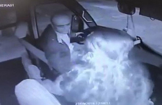 Rezalet kamerada! Otobüs şoföründen iğrenç hareket