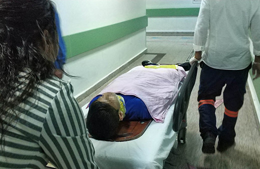 Akıl almaz olay: 5. kattan düşen kardeşler ölümden döndü!