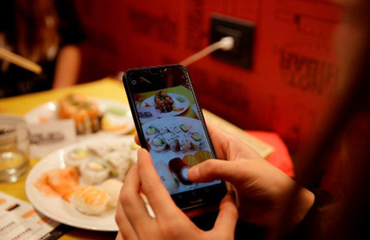 Elini cebine atan şoke oluyor! Ödemeler para ile değil takipçi sayısı ile yapılıyor