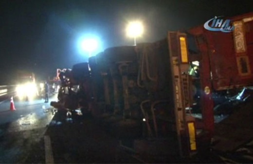 İstanbul'da korkunç kaza! Bariyerde asılı kaldı