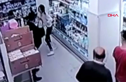 Genç kıza markette herkesin gözü önünde böyle saldırdı!