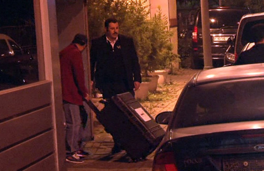 Suudi konsolosluğunda dikkat çeken anlar! 3 valiz...