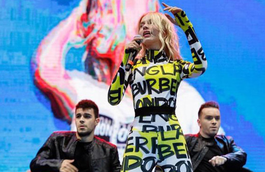 Aleyna kıyafetine servet ödedi!