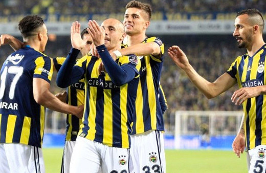Fenerbahçe'de iki isimle yollar ayılıyor