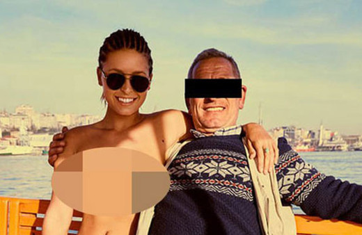 Skandal manken Türkiye'de! Herkesin içinde çırılçıplak fotoğraflar çektirdi