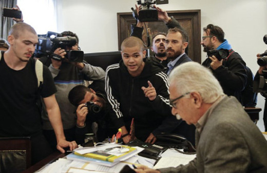 Yunanistan’da liseliler eğitim bakanının makamını bastı