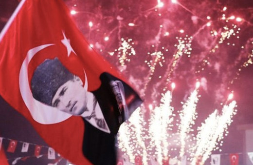 29 Ekim şiirleri Cumhuriyet Bayramı için 2 ve 3 kıtalık kısa ile uzun şiirler